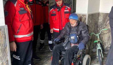 Mahsur Kalan Engelli Vatandaşı Kurtarma Ekipleri Taşıdı