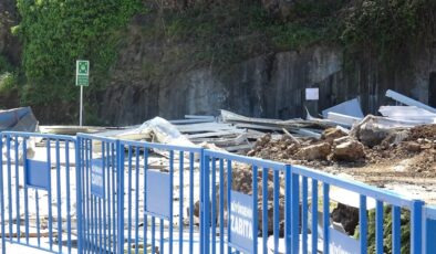 Kaya Ailesi Hayatını Kaybetti, ‘Toplanma Alanı’ Tabelası Şaşırttı