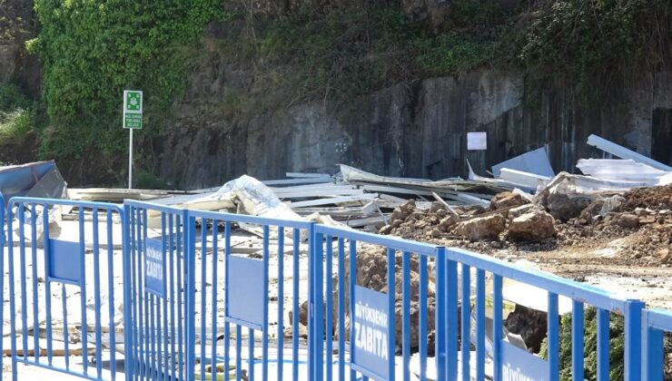 Kaya Ailesi Hayatını Kaybetti, ‘Toplanma Alanı’ Tabelası Şaşırttı