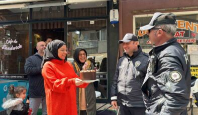 Kavga İhbarında Bulunarak Polisleri Pastayla Karşıladı