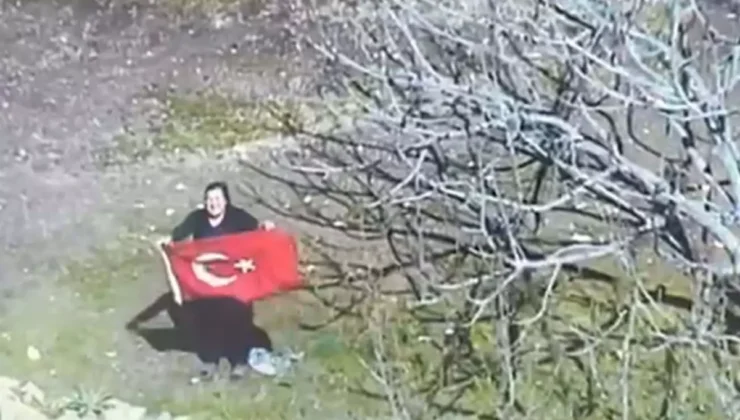 Muğla’da Kadın, Hava Denetimindeki Ekipleri Türk Bayrağıyla Selamladı