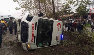 Ambulans ile Otomobil Çarpıştı