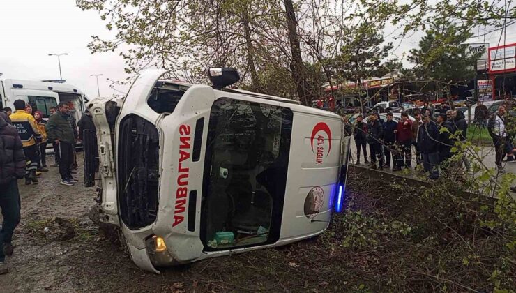 Ambulans ile Otomobil Çarpıştı