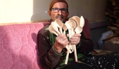 Ahmet Avcı, Deprem Sonrası Tahta Kaşık Yapmaya Devam Ediyor