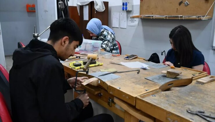 Batman’da 467 üniversite öğrencisi İŞKUR Gençlik Programı ile iş hayatına ilk adımı attı