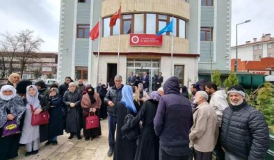 Umre Yolcuları Dualarla Uğurlandı