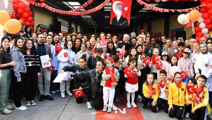 Beşiktaş Kadın Futbol Takımı’ndan Çocuklara Bayram Sevinci