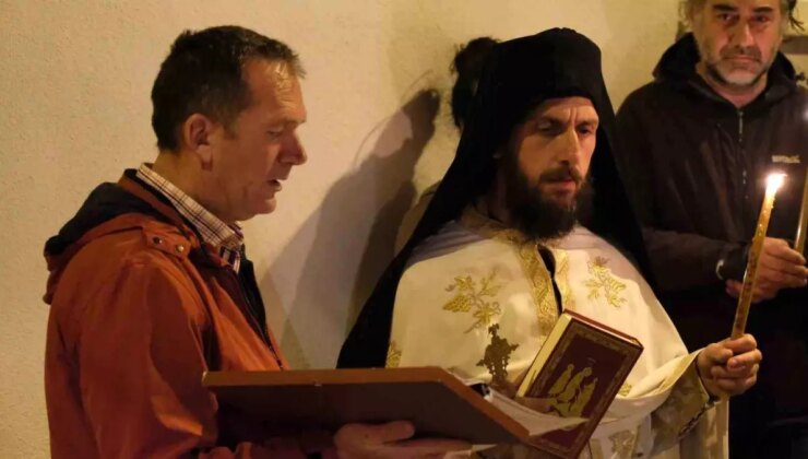 Bozcaada’da Paskalya Ayini Düzenlendi