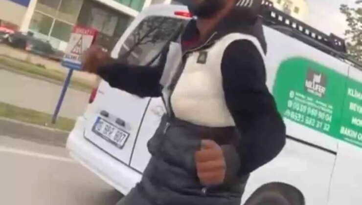 Bursa’da Seyyar Çiçekçi Müziğe Kapıldı