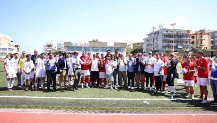Çeşme ve Sakız Adası U16 Futbol Takımları Dostluk Maçı Düzenledi