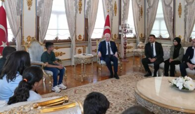 Çocuklar İstanbul’da Beşiktaş Stadı’na Gitmek İstiyor