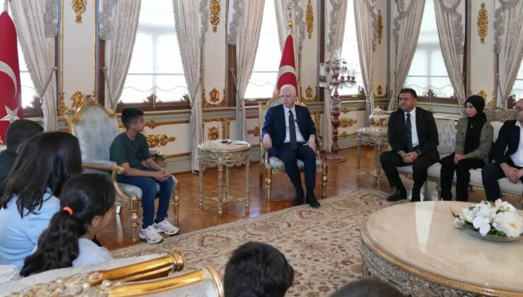 Çocuklar İstanbul’da Beşiktaş Stadı’na Gitmek İstiyor