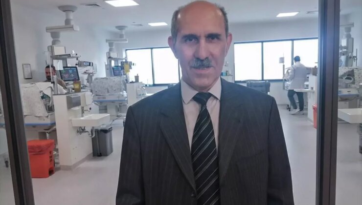 Depremde Bebeklere Sahip Çıkan Hemşire