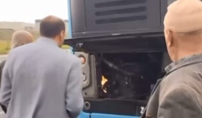 Yolcu Alevleri Üfleyerek Söndürmeye Çalıştı