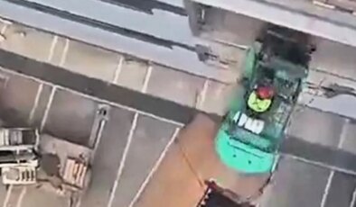 Forklift operatörü, yüksek platformdan yere çakılarak can verdi