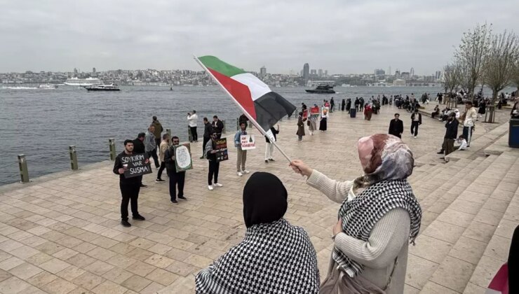 Genç Gönüllülerden Gazze İçin Sessiz Nöbet Eylemi