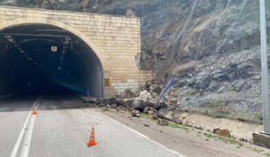 Gümüşhane’de Tünel Çıkışında Heyelan