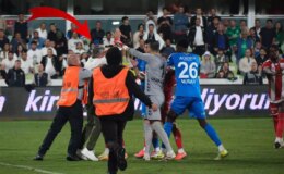 Hakem kararlarına isyan eden Bodrum FK yöneticisi Caner Tuna, bir anda sahaya daldı