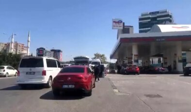 Akaryakıt İstasyonlarında Kuyruklar Oluştu