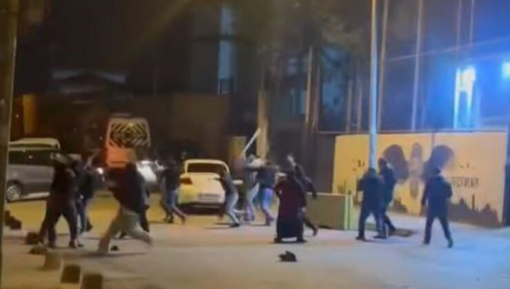 polis merkezi önünde sopalı kavga