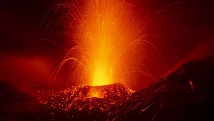 İtalya’da Etna Yanardağı kül ve lav püskürttü