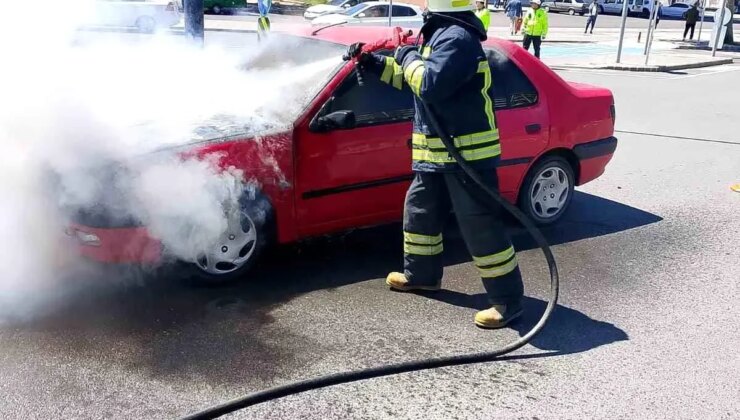Seyir Halindeki Otomobilde Yangın Paniği