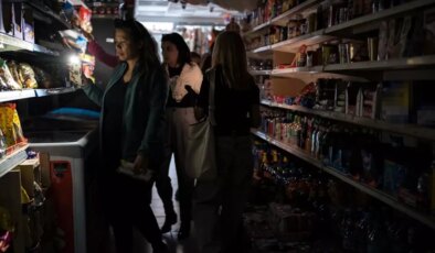 Karanlığa gömülen İspanya, elektriği Afrika ülkesinden çekmeye başladı