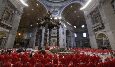 Katolik Kilisesi’nde Papa Seçimi İçin Kardinaller Meclisi Toplanıyor
