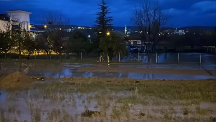 Sağanak Sel Taşkınlarına Neden Oldu