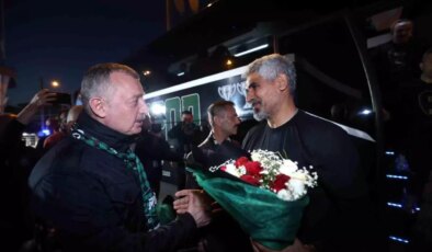 Kocaelispor Süper Lig’e Yükseldi, Taraftarlarıyla Kutladı
