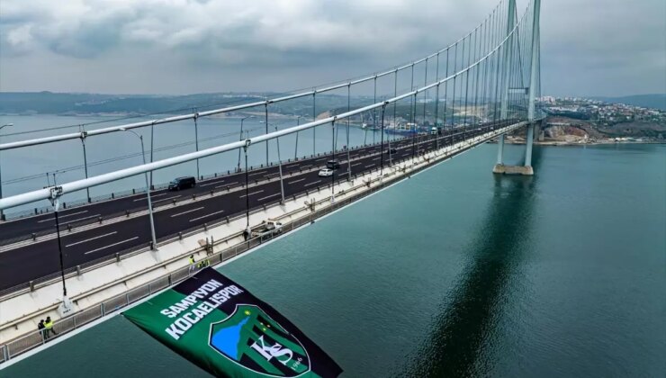 Kocaelispor’un Bayrağı Osmangazi Köprüsü’nde Dalgalanıyor