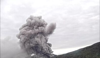 Kosta Rika’da Poas Yanardağı Patladı