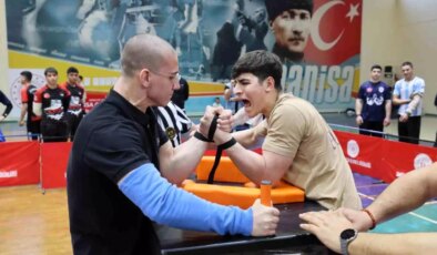 Manisa’da Okul Sporları Bilek Güreşi Türkiye Birinciliği Başladı