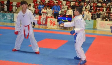 Muş’ta Karate Şampiyonası Başladı