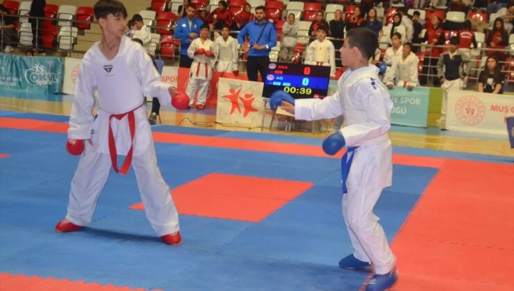 Muş’ta Karate Şampiyonası Başladı