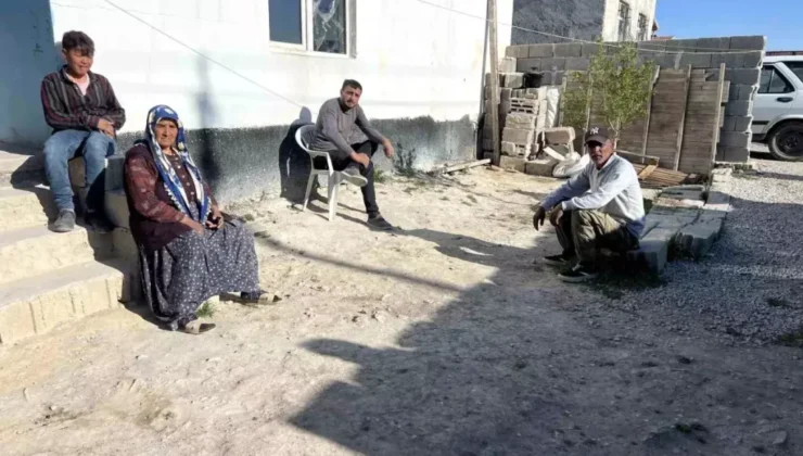 Yaşayan Gence Sela Okuttular, Mahalle Ayaklandı!