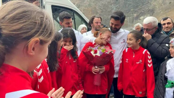 Şeyma Keskin, Türkiye Şampiyonu Oldu; Artvin’de Coşkuyla Karşılandı