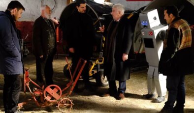 TRT dizisinin set aracı takla attı! Ünlü oyuncu hastanelik oldu