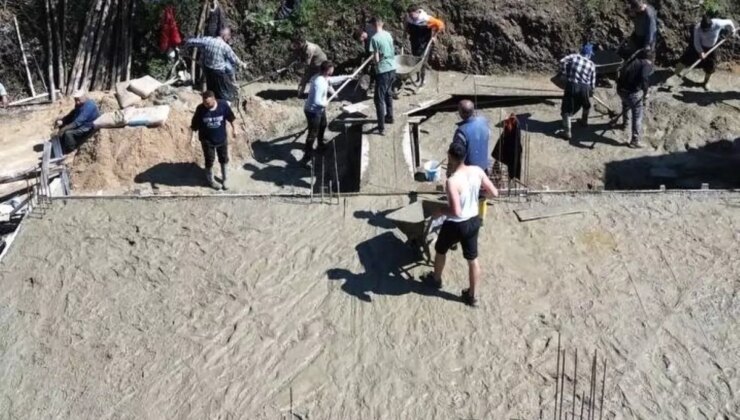 Yangın sonrası imece ile yeni ev inşa ediliyor