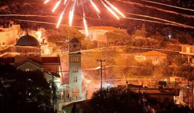 Yunanistan’da Paskalya günü, iki rakip cemaatin roket savaşıyla kutlandı.