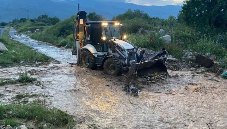 Bozdoğan’da Şiddetli Yağış Sonrası Dere Taştı