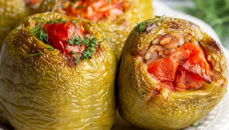 Etli Ekşili Biber Dolması Tarifi: Nar Ekşisiyle Nefis Bir Sofra Klasiği