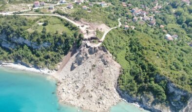 Cide-İnebolu Yolu Geçici Olarak Kapandı