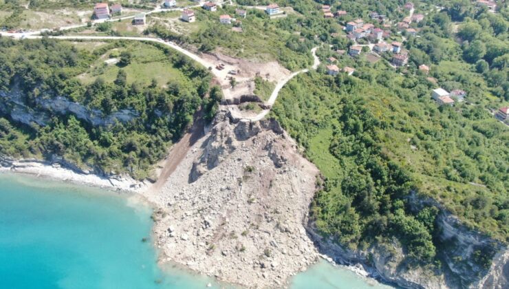Cide-İnebolu Yolu Geçici Olarak Kapandı