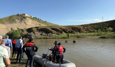 Siirt’te Kezer Çayı’na Giren 14 Yaşındaki Çocuk