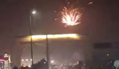 Halk Sokaklara Döküldü, Coşku Havai Fişeklerle Taçlandı