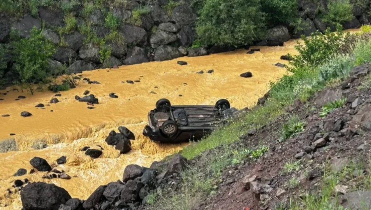 Şebinkarahisar’da Kaza: Öğretmen Dereye Uçtu