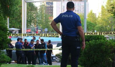 TBMM Önünde Havaya Ateş Açan Kişi Gözaltına Alındı