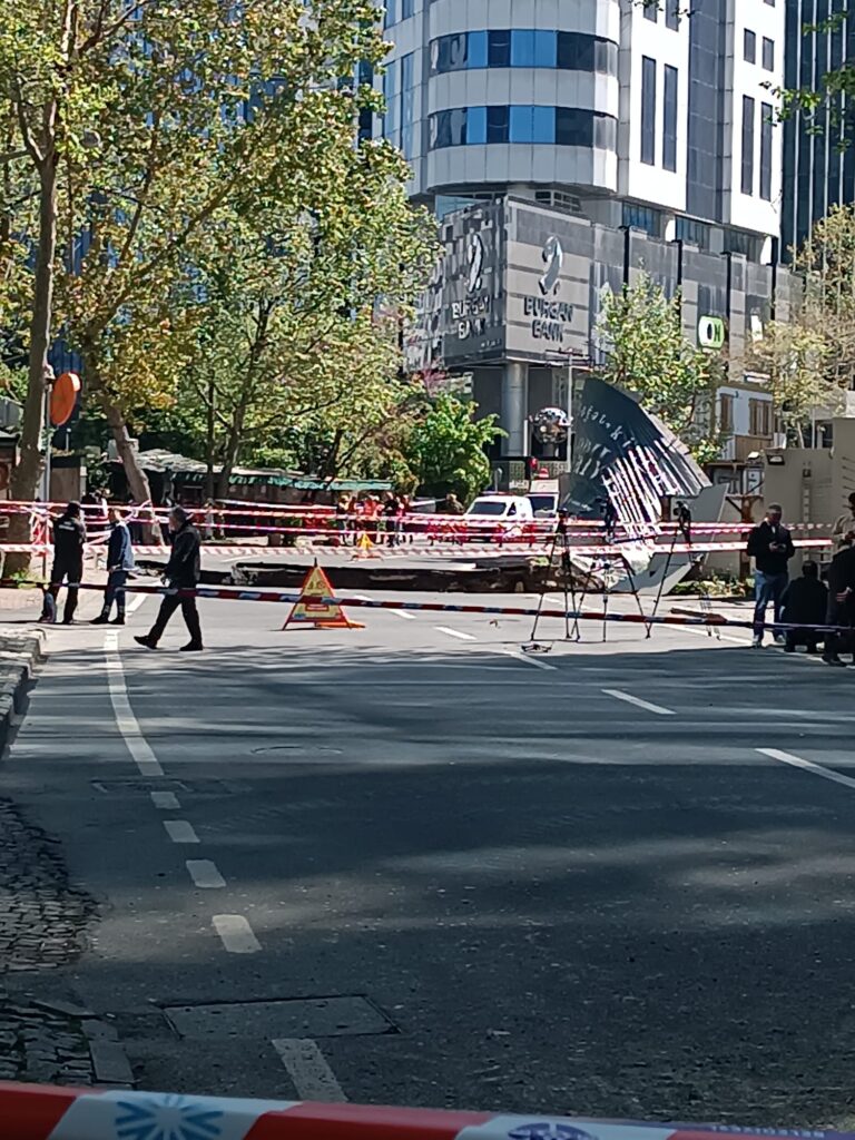 Maslak yol göçüğü