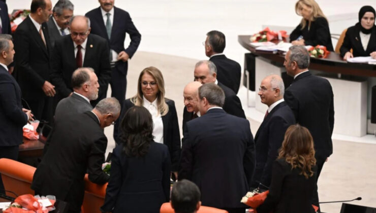 PKK Kendini Feshetti, Silahlar Bırakıldı